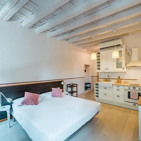 Art Street Studio Apartment *