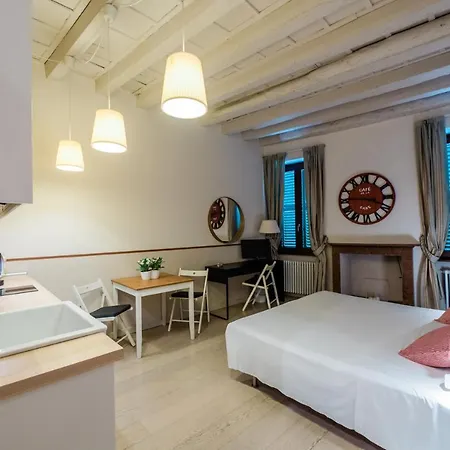 Apartment Art Street Studio